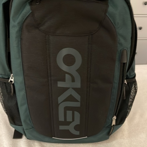 New with Tags Oakley backpack - Picture 7 of 7